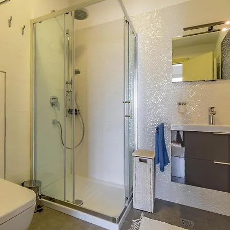 Paradiso Luxury Apartment, *